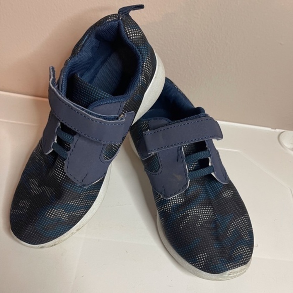Blue camo toddler shoes